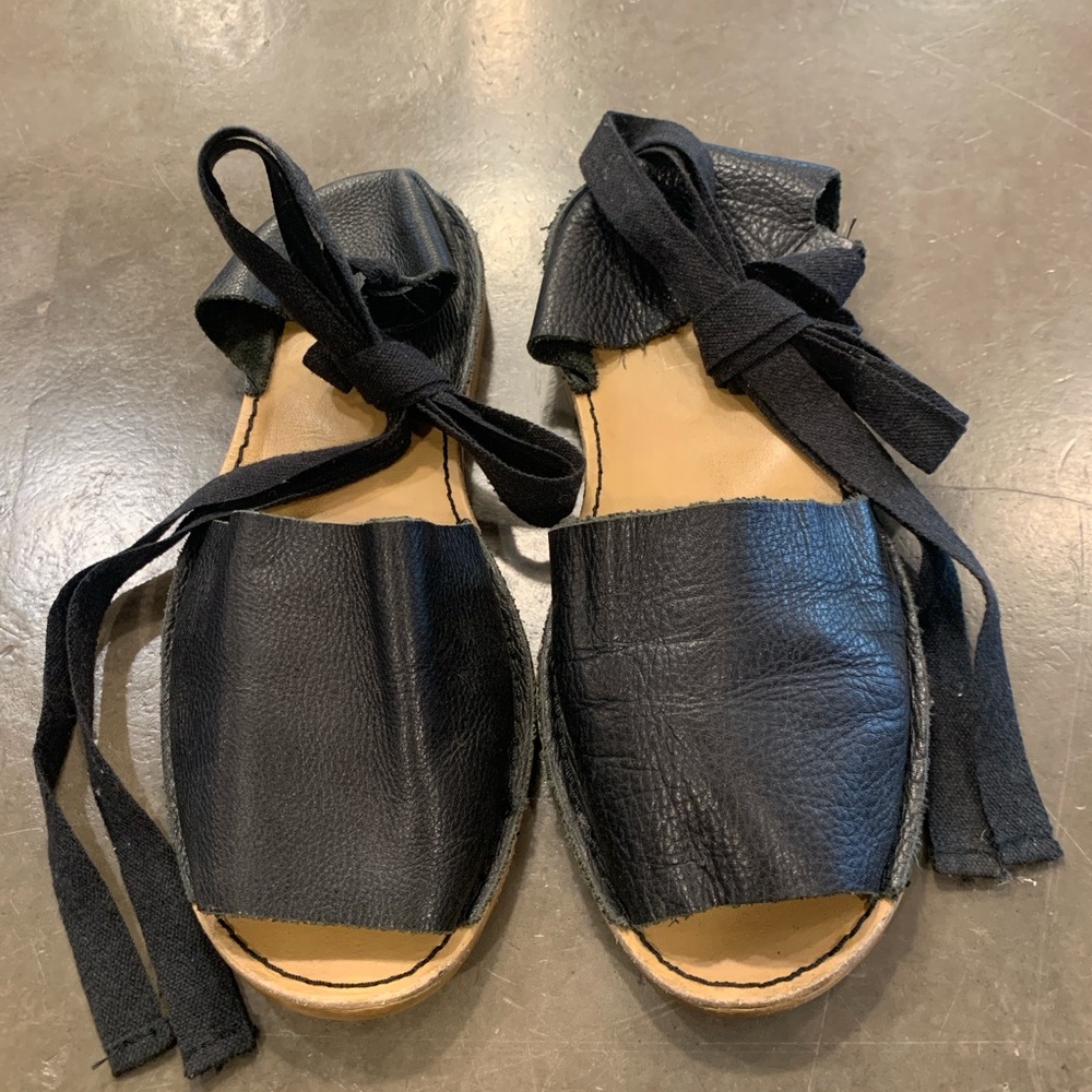Black Leather Sandals/size 38/7.5 - Picture 1 of 12